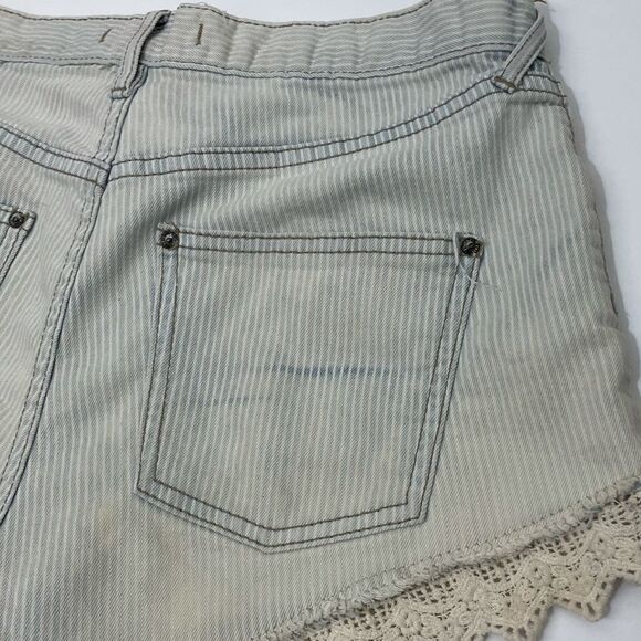 Free People Railroad Striped Denim Jean Shorts With Crochet Hem Size 27 - Picture 10 of 16